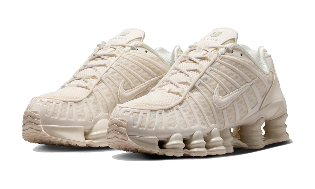 Nike Shox TL Chalk/Metallic Silver/Black/Chalk (Women's) — vista 2