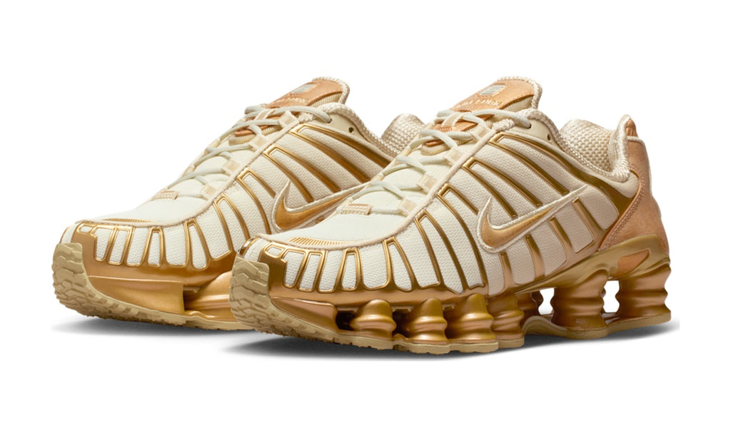 Nike Shox TL Coconut Milk/Metallic Gold/Celestial Gold/Metallic Copper (Women's) — vista 2