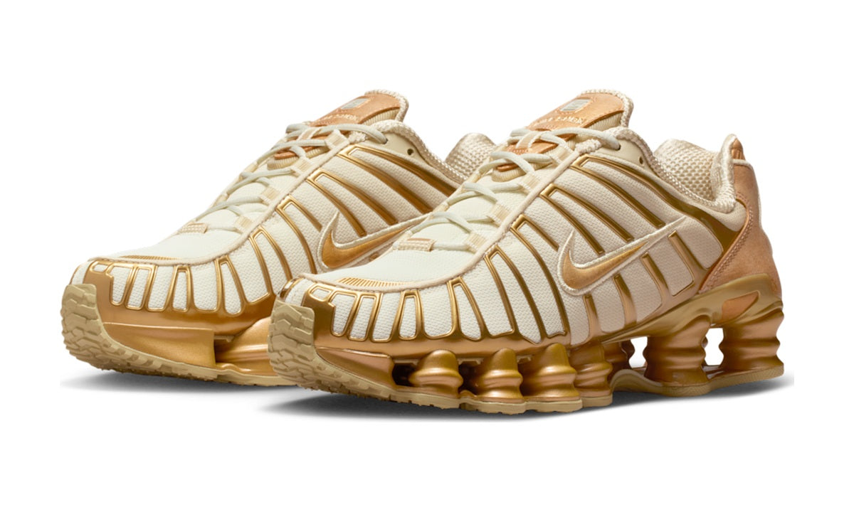 Nike Shox TL Coconut Milk/Metallic Gold/Celestial Gold/Metallic Copper (Women's) — vista 2