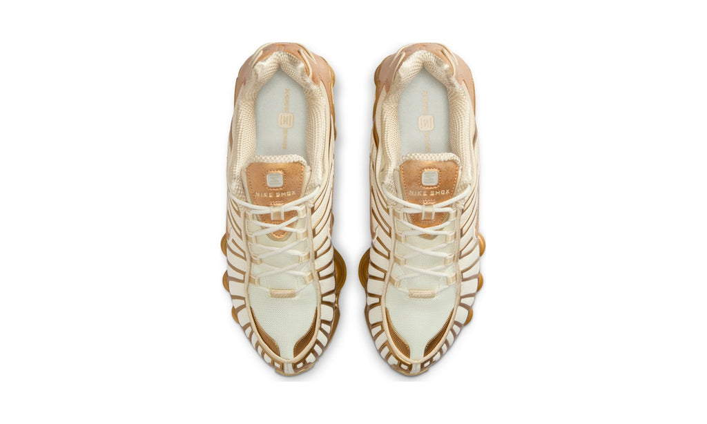 Nike Shox TL Coconut Milk/Metallic Gold/Celestial Gold/Metallic Copper (Women's) — vista 3