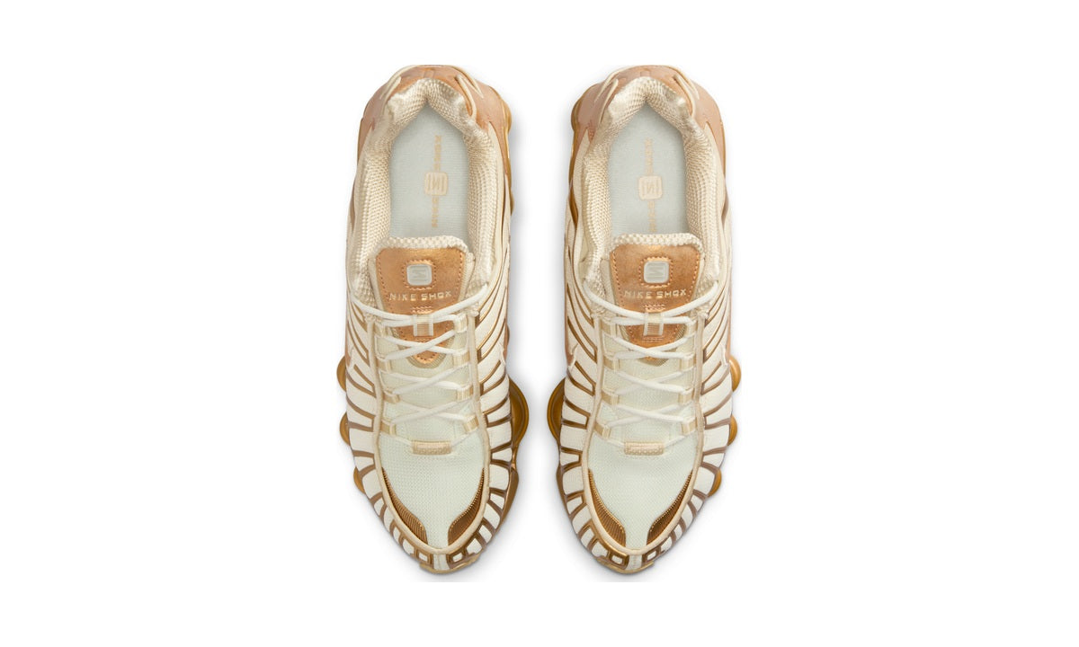 Nike Shox TL Coconut Milk/Metallic Gold/Celestial Gold/Metallic Copper (Women's) — vista 3