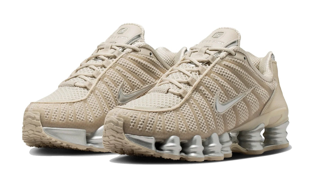 Nike Shox TL Cream Metallic Silver (Women's) — vista 2