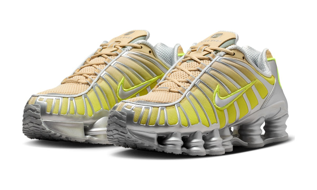 Nike Shox TL Fade Team Gold Metallic Silver (Women's) — vista 2