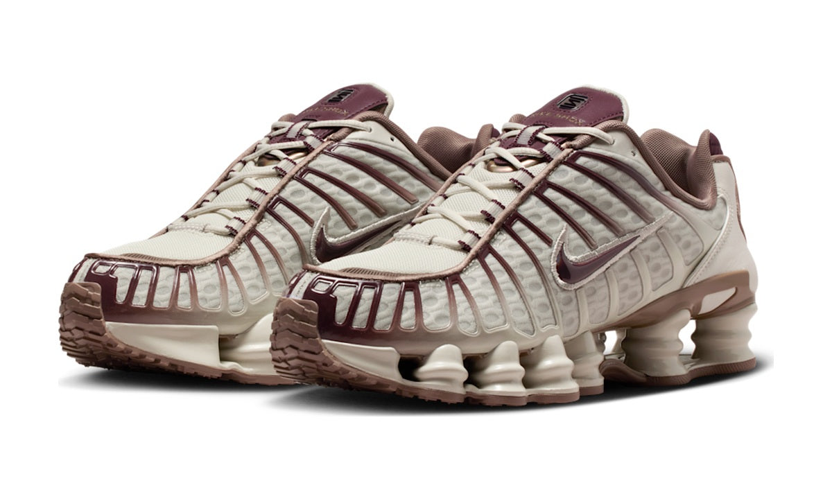 Nike Shox TL Light Bone Burgundy Crush (Women's) — vista 2