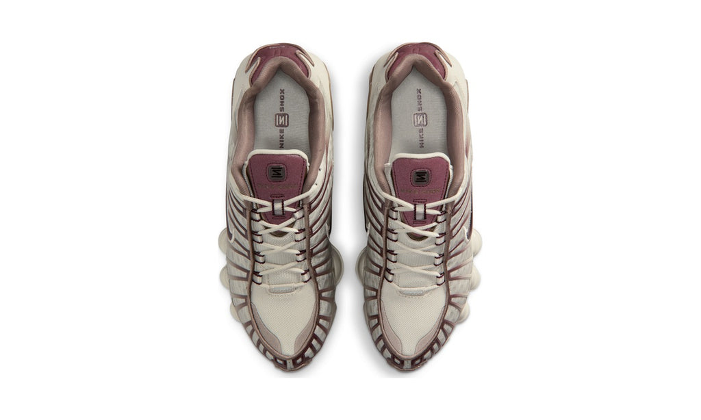 Nike Shox TL Light Bone Burgundy Crush (Women's) — vista 3