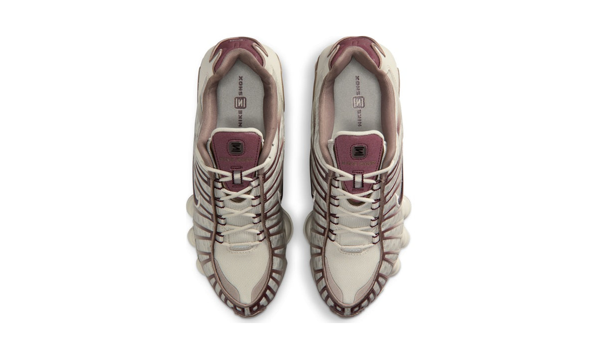 Nike Shox TL Light Bone Burgundy Crush (Women's) — vista 3
