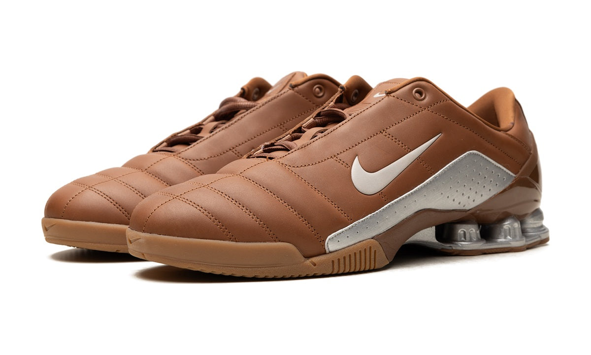 Nike Total 90 Shox Magia Pecan Metallic Silver (Women's) — vista 2