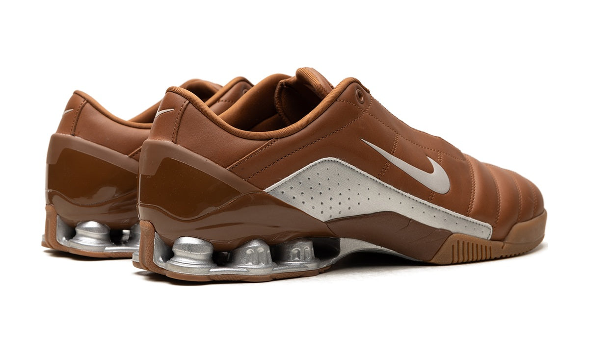 Nike Total 90 Shox Magia Pecan Metallic Silver (Women's) — vista 3