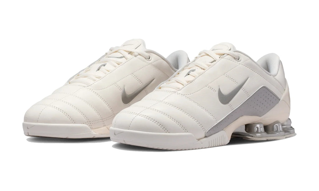 Nike Total 90 Shox Magia Sail Metallic Silver (Women's) — vista 2