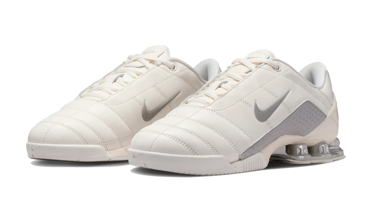Nike Total 90 Shox Magia Sail Metallic Silver (Women's) — vista 2
