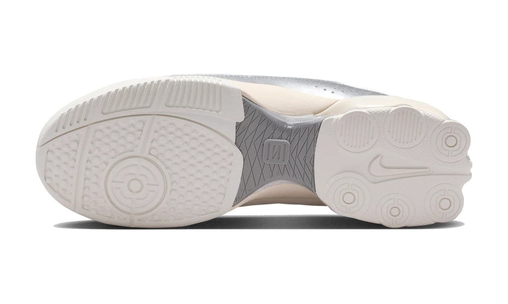 Nike Total 90 Shox Magia Sail Metallic Silver (Women's) — vista 3