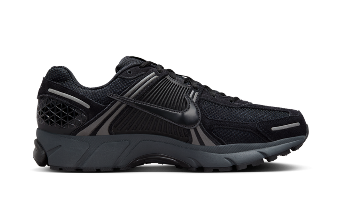 Nike Zoom Vomero 5 Black Metallic Dark Grey - HF1553-001 - Vista 3
